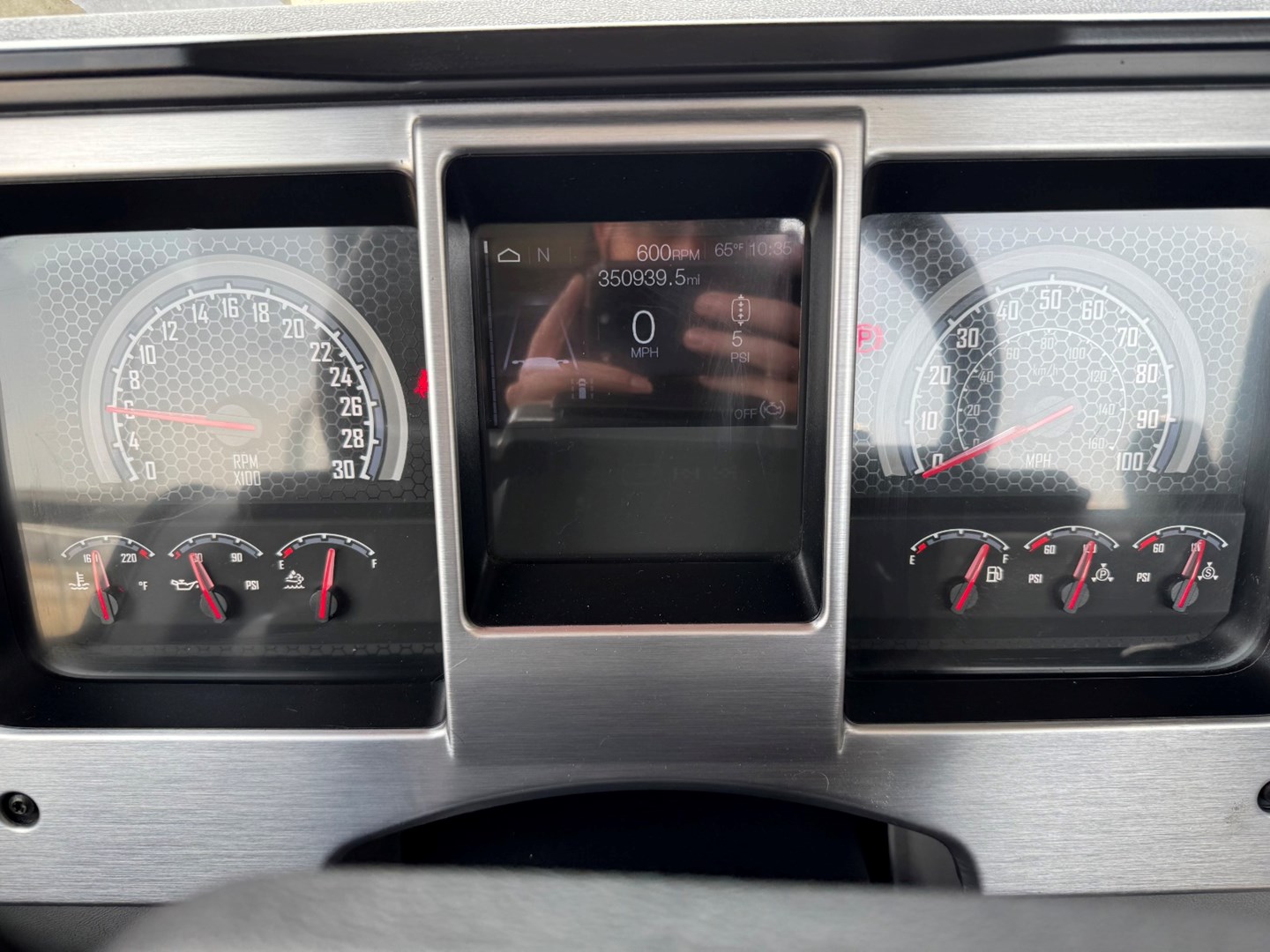 Used 2023 Mack Anthem Daycab - image 15